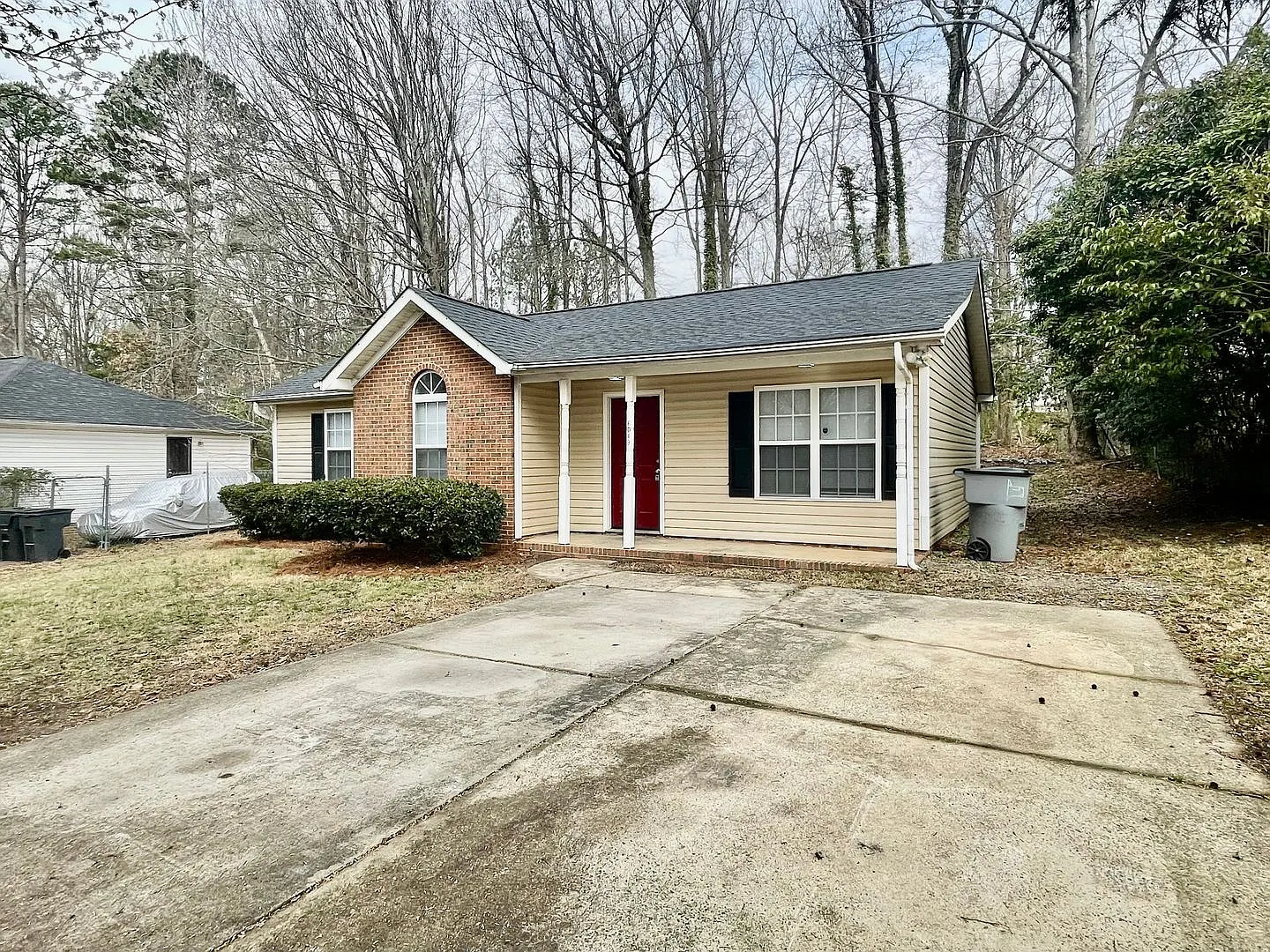 Welcome to 6019 Double Rein, this Adorable 3 Bedroom 2 Bath Ranch style home, nestled in the hear... — Photo 3
