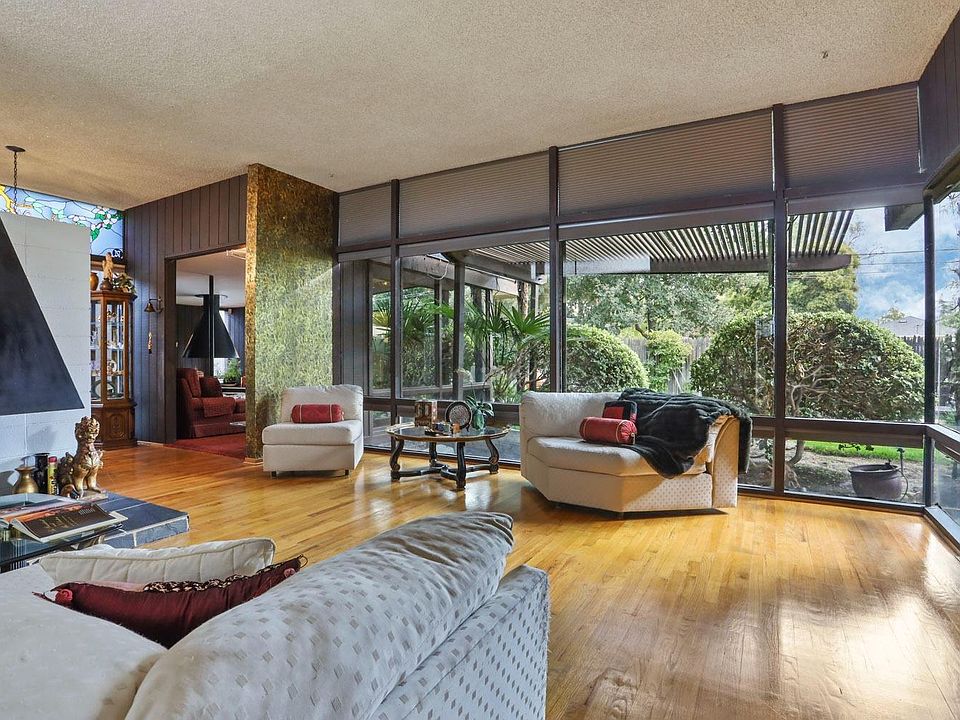 1st image of 210 Glendora Ave
