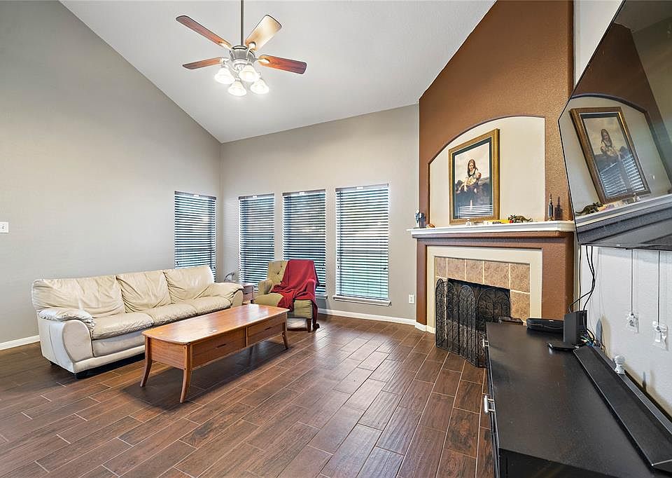 1st image of 8118 Cove Timbers Ln