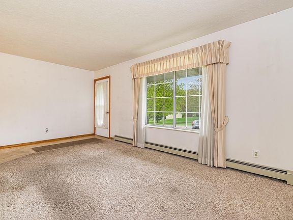 3rd image of 3926 York View Dr NW