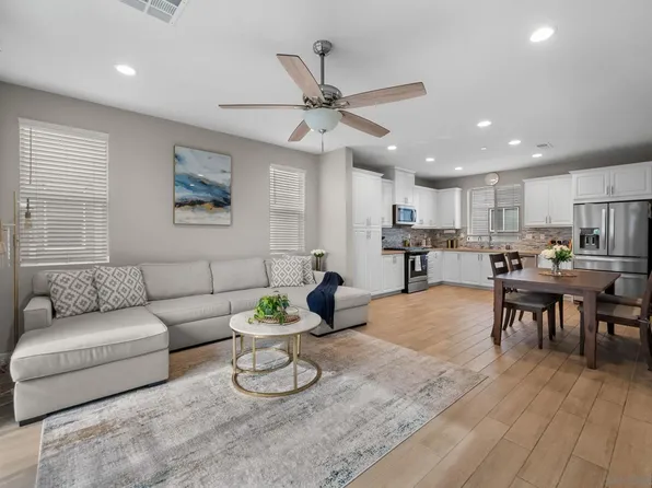 2572 S Escondido Blvd Unit 810, Escondido, CA 92025