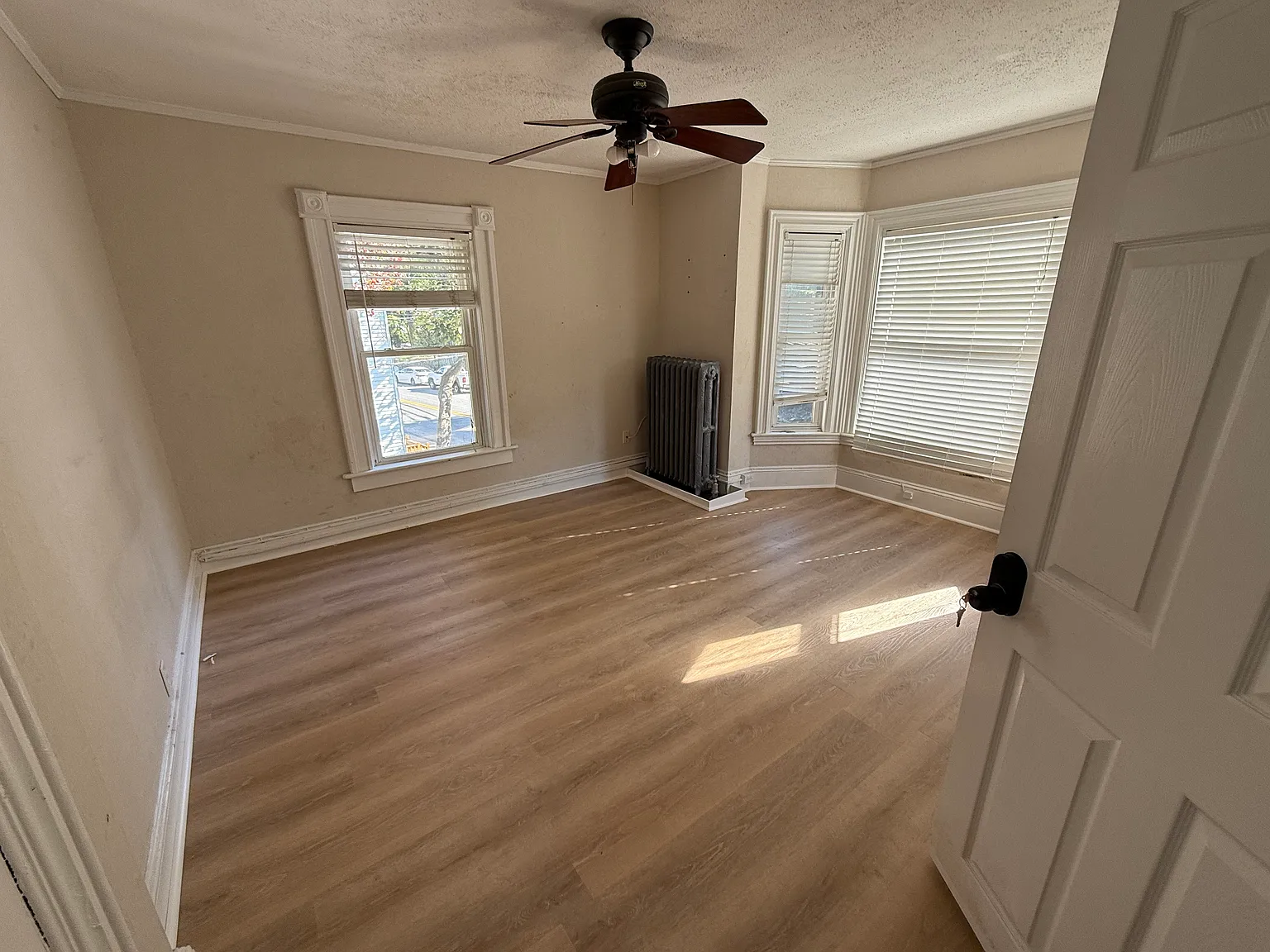 3 bed, 1500 sqft, $1,200 — Photo 1