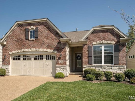 1533 Woodside Hills Dr, Saint Peters, MO 63376