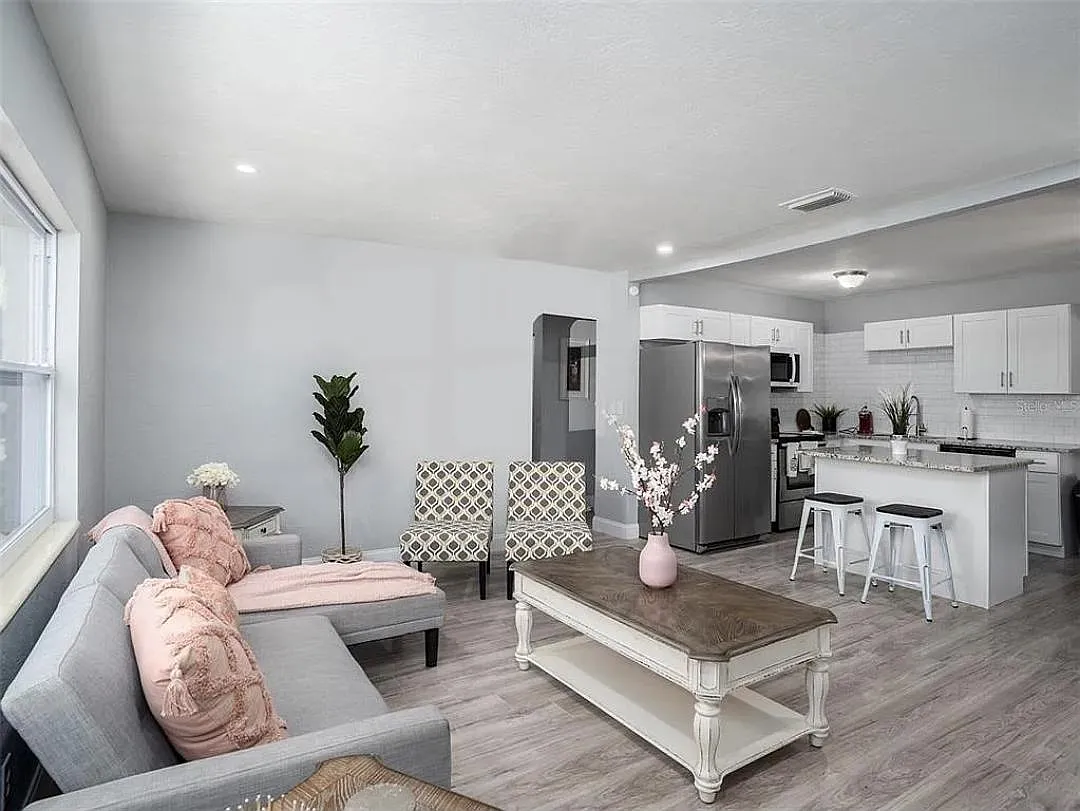 3 bed, 1682 sqft, $4,995 — Photo 2