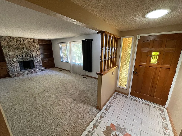 1822 Arrowhead Dr — Photo 3