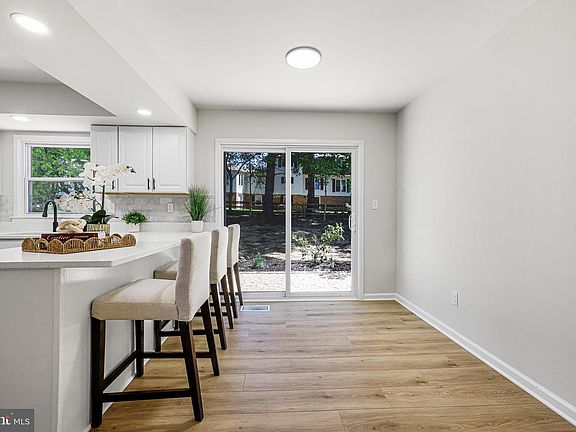5th image of 9933 Dellcastle Rd