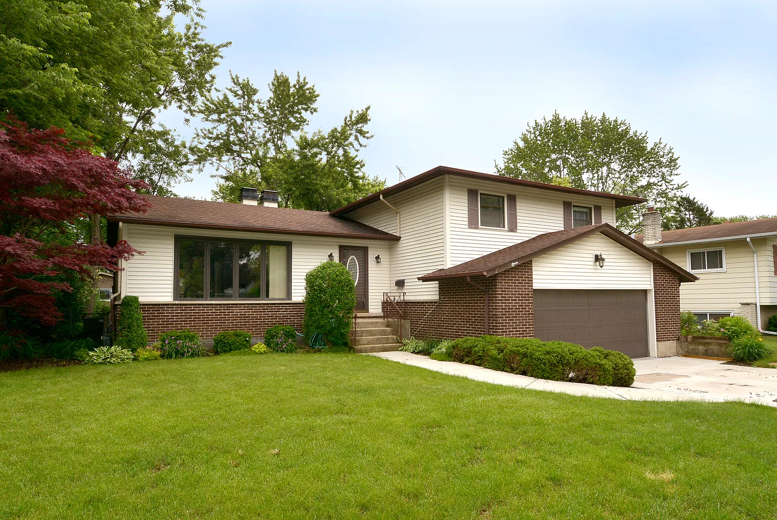 1105 N Hemlock Ln photo 1