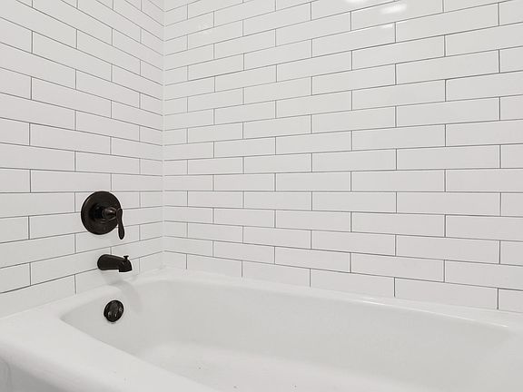 4th image of 4450 Mathews Ave #4450