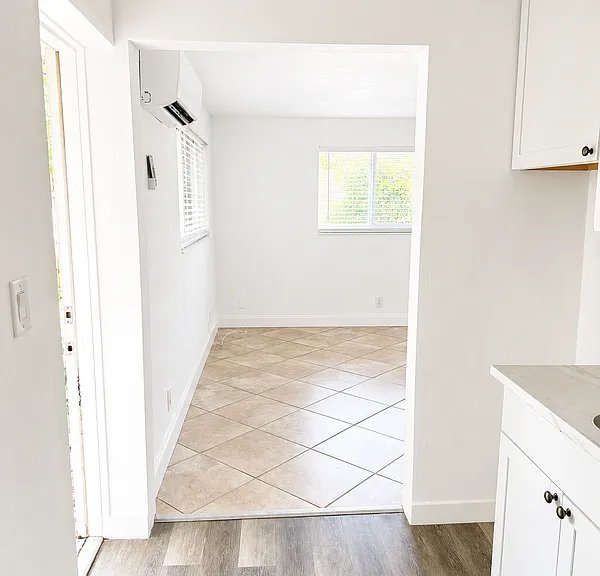 3660 NE 6th Ave #FRONT — Photo 3
