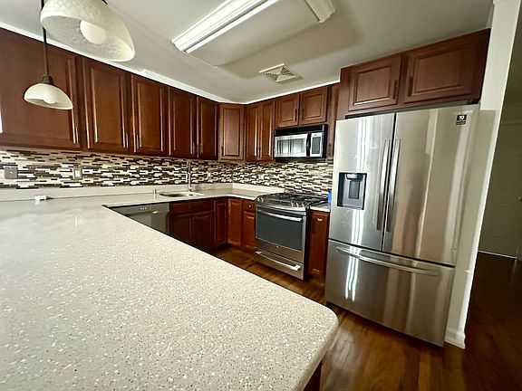 4th image of 10218 Rockaway Beach Blvd Floor 2