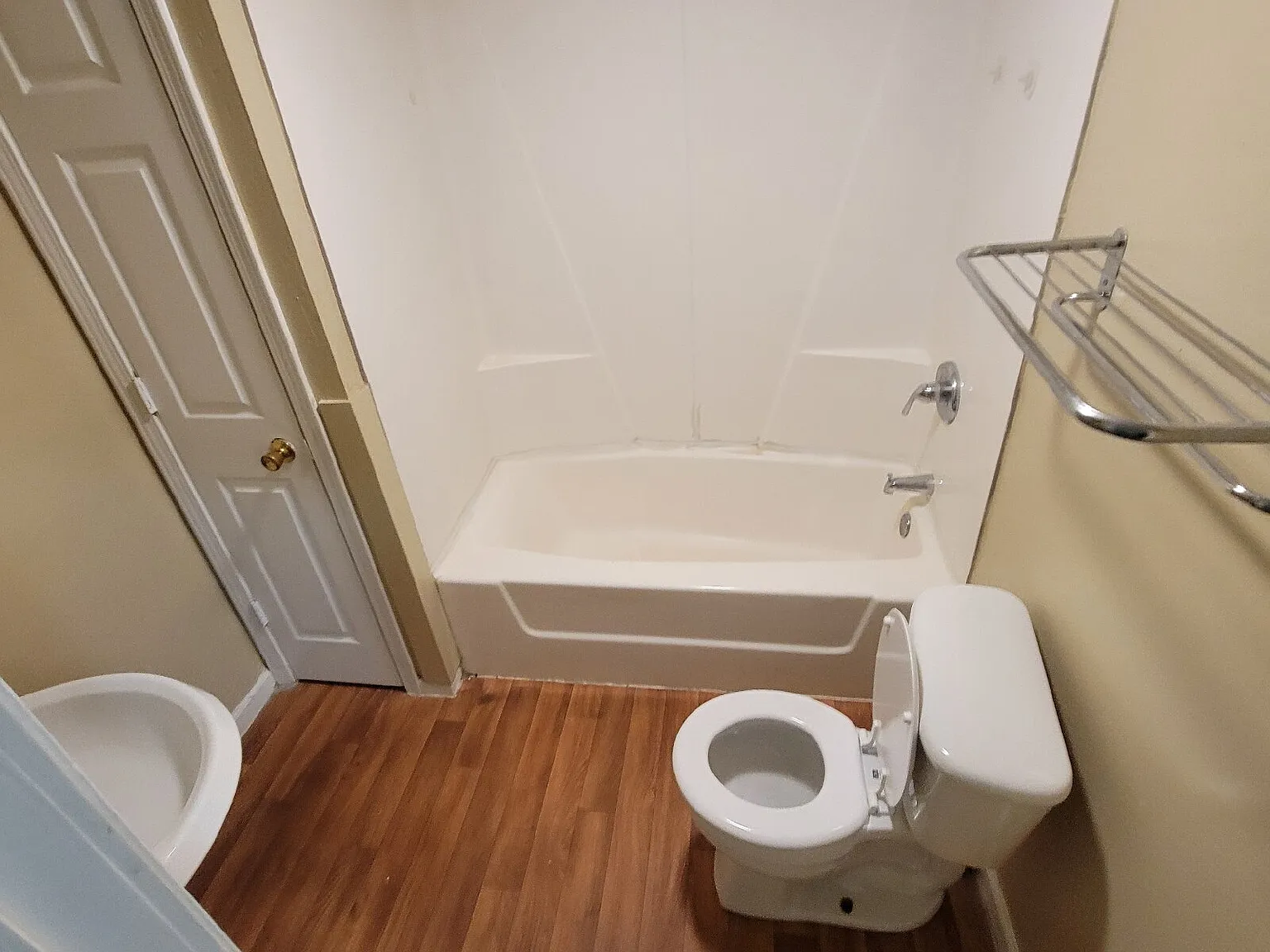 2 bed, 1.0 bath, $1,150 — Photo 1