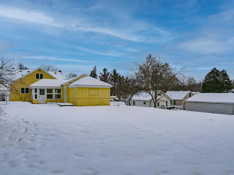 208 E Randolph St — Photo 2