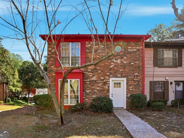 607 Garden Walk Dr, Stone Mountain, GA 30083