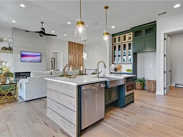 22035 W 94th St, Lenexa, KS 66220