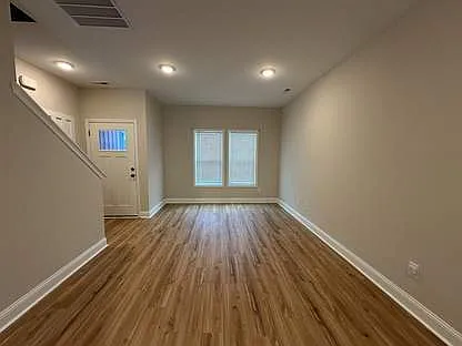160 Loren Rd — Photo 4