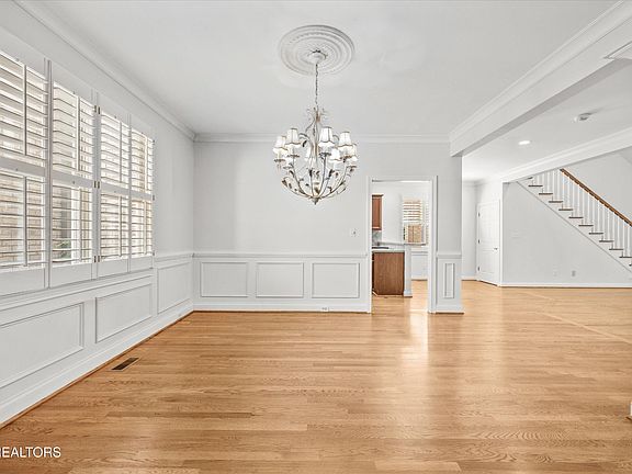 4th image of 1115 Highgrove Garden Way