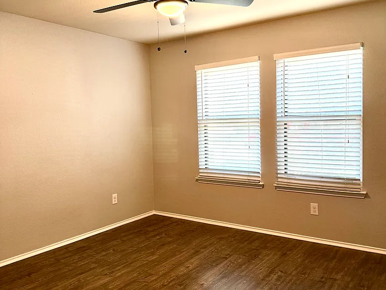 1212 Amazon Dr — Photo 9