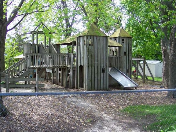 3rd image of 513 Phelps Ave