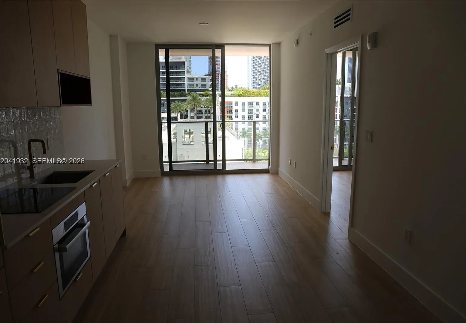 1 bed, $4,000 — Photo 1