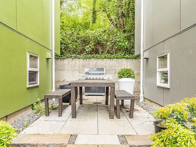 Elegant, Efficient Studios in Beautiful Delridge! — Photo 10