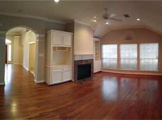 515 Pine Creek Dr, Friendswood, TX 77546