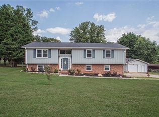 105 Nottingham Ln, Easley, SC 29640