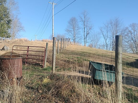 5th image of 2840 Brush Creek Falls Rd