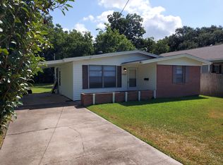 2930 1st Ave, Groves, TX 77619