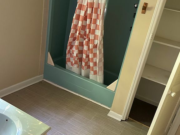 2nd image of 526 Mills St