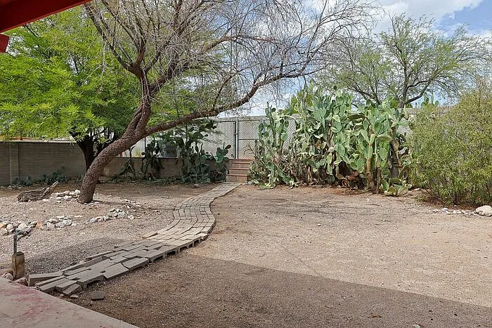 618 N Medford Dr — Photo 30