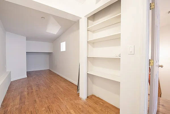 Rented by KNP Realty LLC | media 34