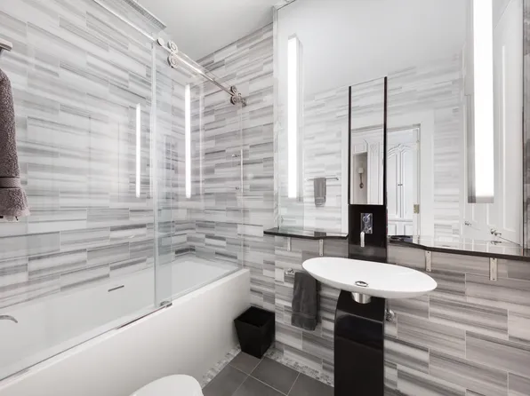 470 Park Avenue image 8 of 10