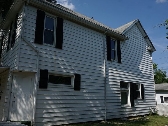 2nd image of 909 N Franklin St