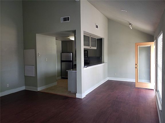 3rd image of 1202 Danbury Sq #B