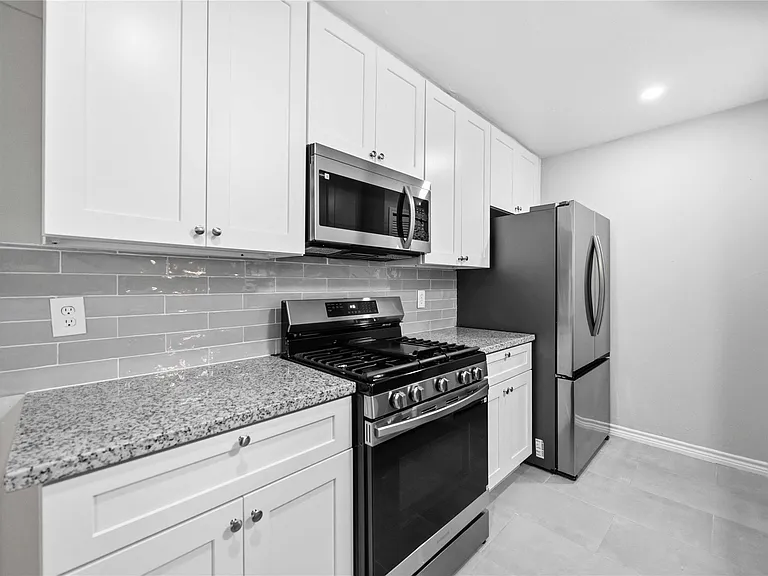 11006 Thackery Ln — Photo 5