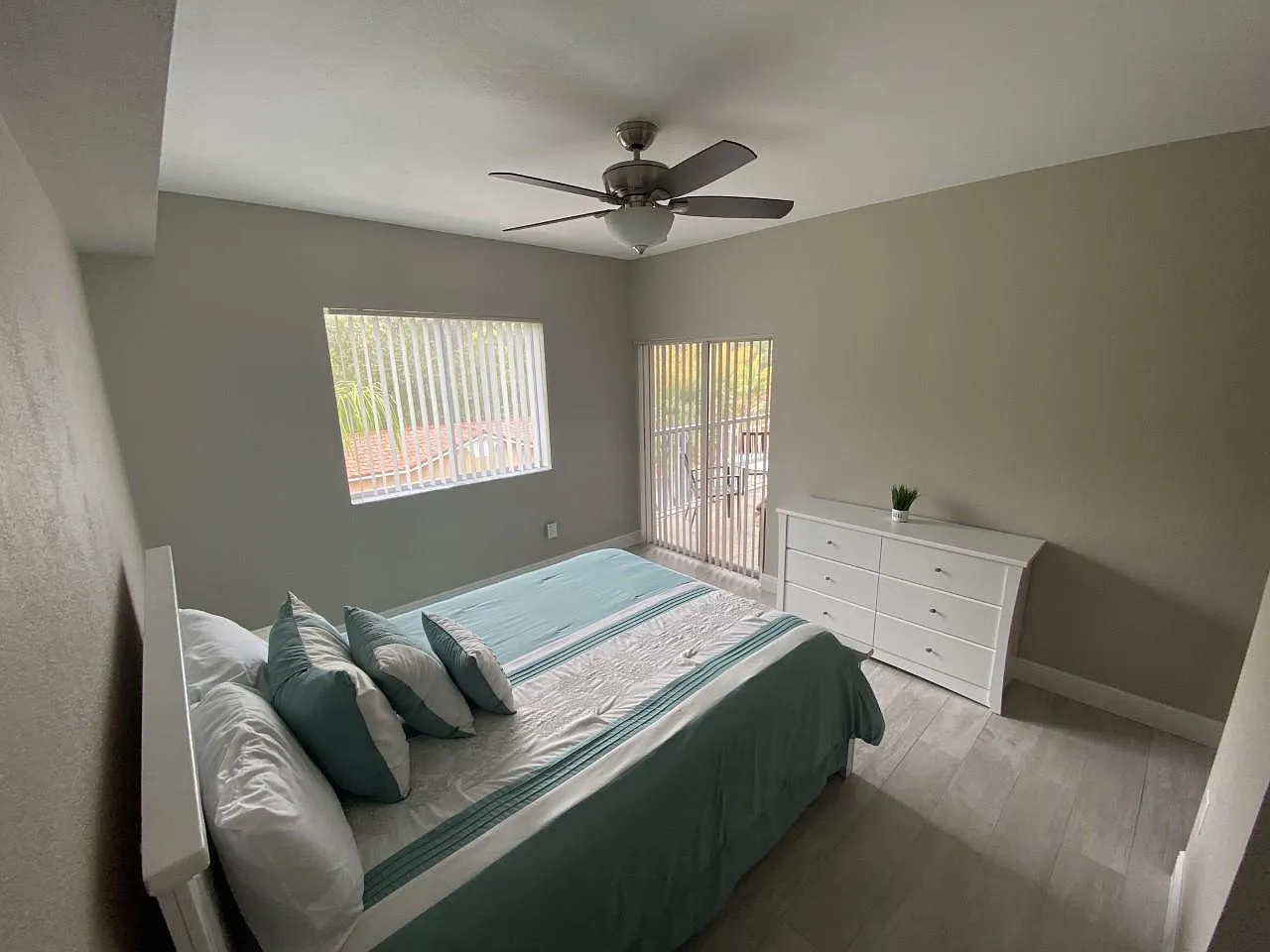 2 bed, 1201 sqft, $1,900 — Photo 3
