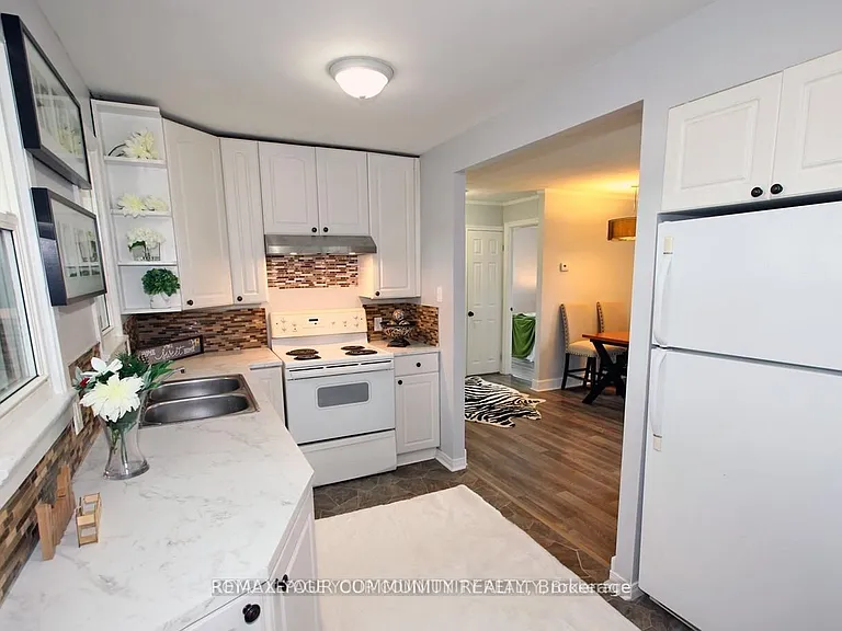 6159 Churchill St — Photo 9