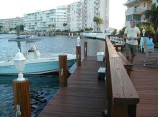 462 Golden Isles Dr APT 105, Hallandale Beach, FL 33009