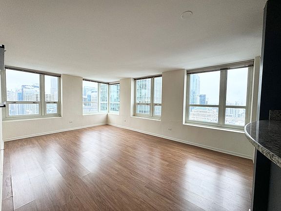 2nd image of 345 N La Salle Dr APT 4306