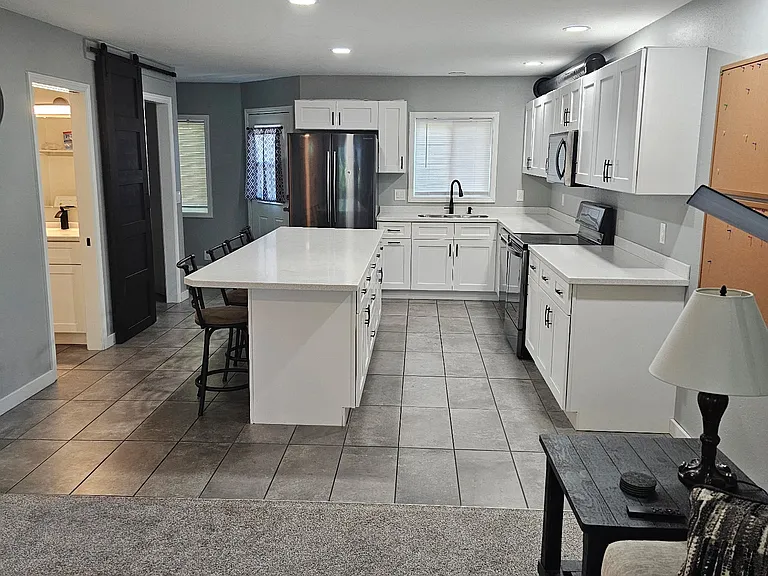 1802 W Lincoln St #13 — Photo 4