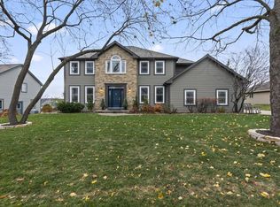 1133 Hillwood Blvd, Pewaukee, WI 53072