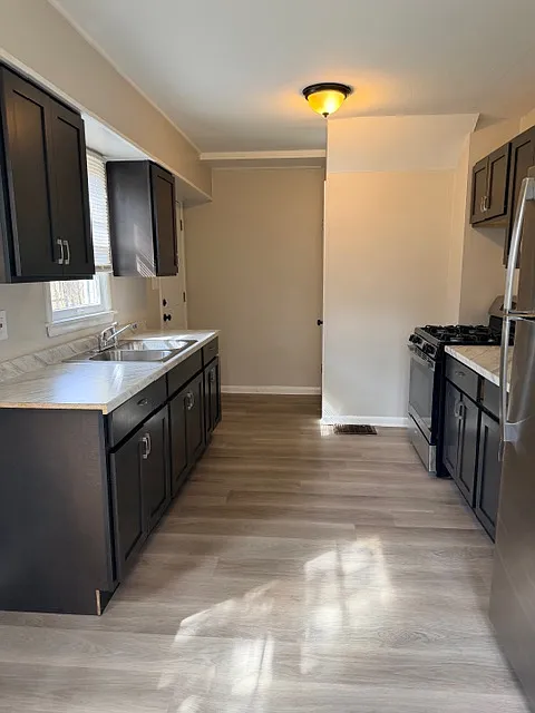 3 bed, 924 sqft, $1,000 — Photo 4