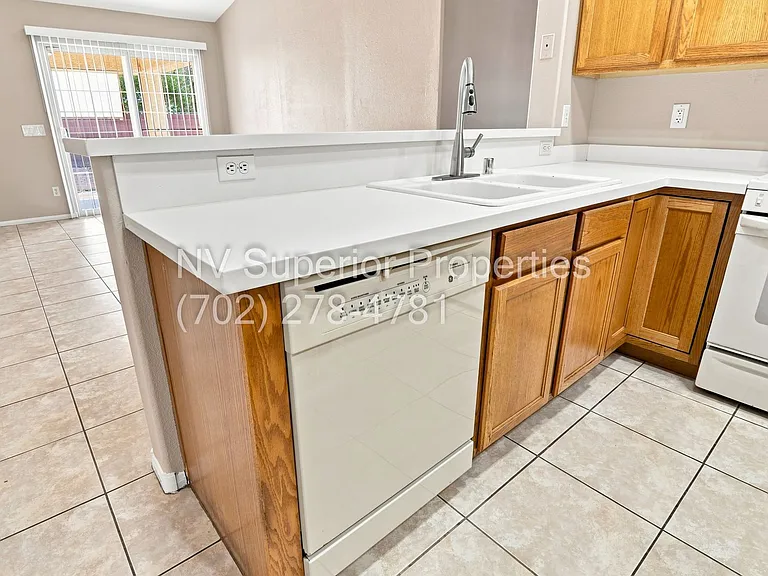 3876 Waynesvill St — Photo 15
