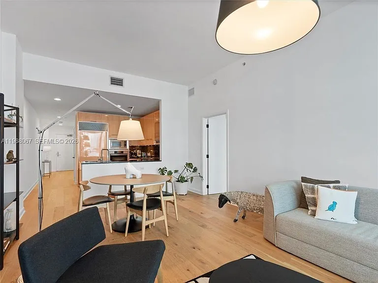 6799 Collins Ave #301 — Photo 8