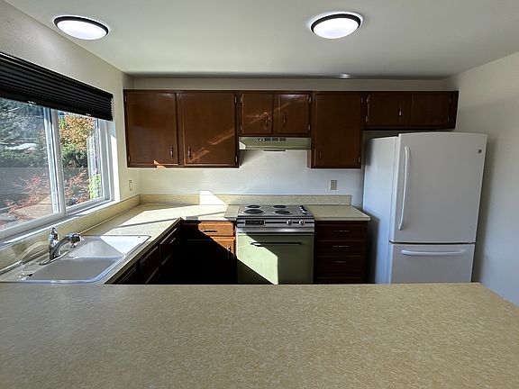5th image of 418 Birch St