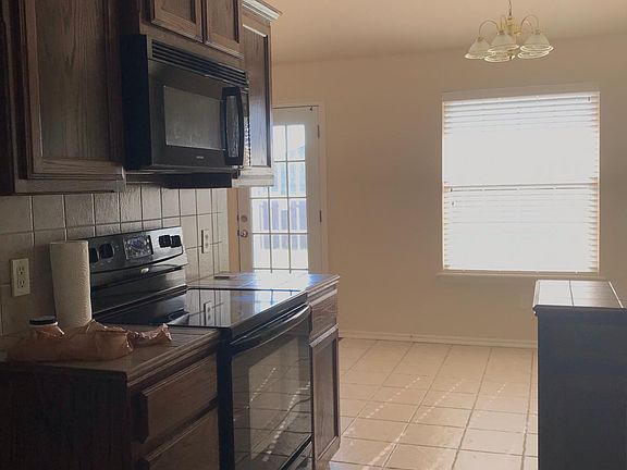 4th image of 2704 Queenston Ave