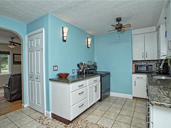 5th image of 306 E 326th St