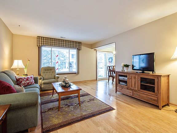 3rd image of 423 Kennedy Pl