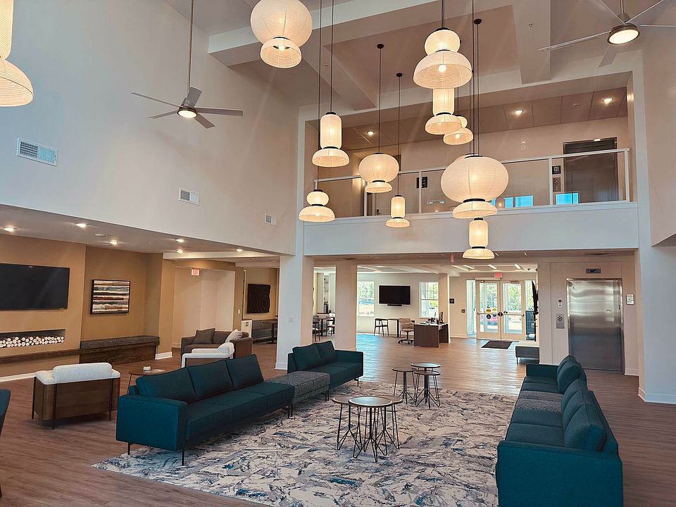 Vista Riverwest - Lobby