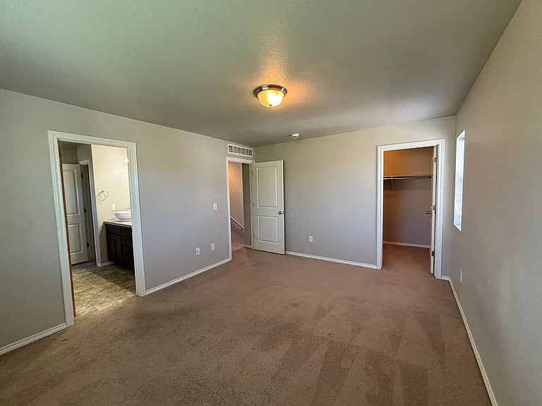 1902 Winamac Dr — Photo 12